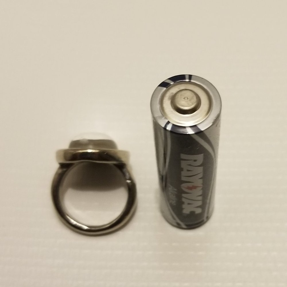 vintage silvertone ring with eerily beautiful gray stone - Picture 10 of 12